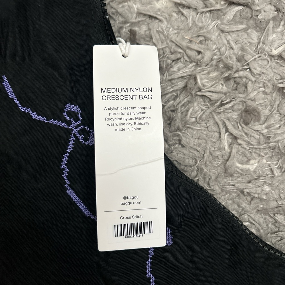 BAGGU NWT Medium Crescent cross stitch - Picture 3 of 3